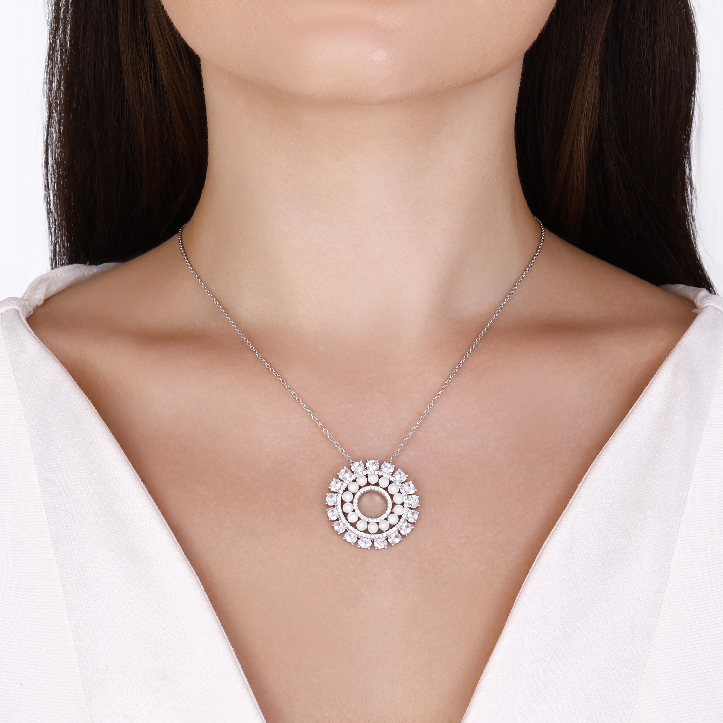 Gift Collection Pearl and Stone Detailed Round Necklace