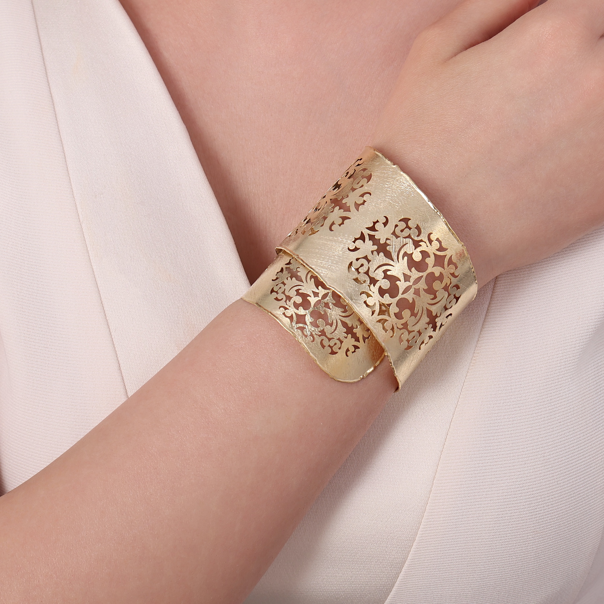 Серебряный браслет Sun Collection с текстурным спиральным узором