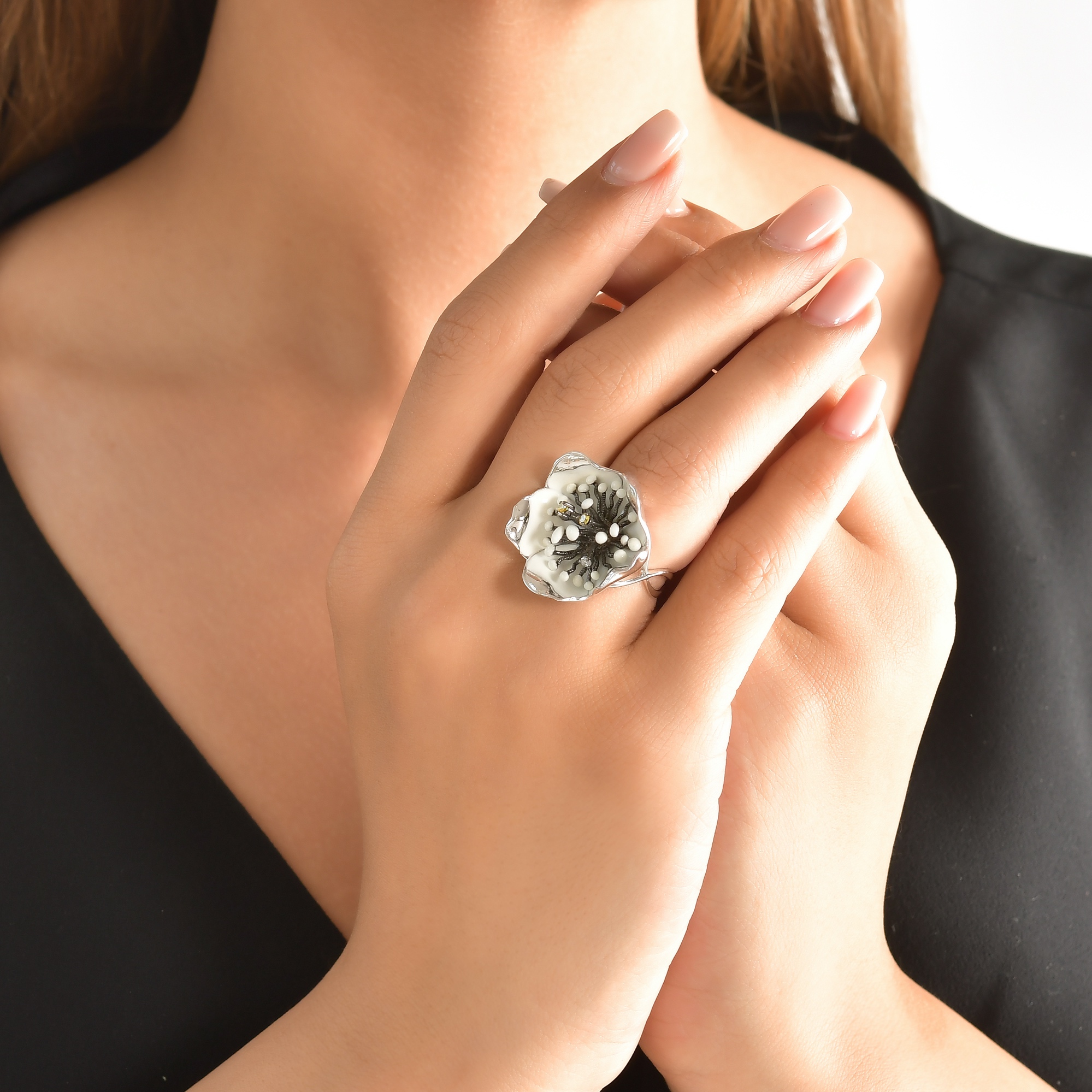 White Dreams Collection Flower-Shaped Ring with White Details